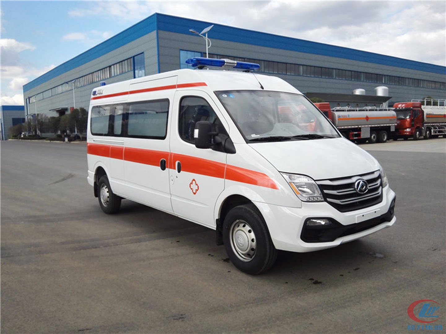 國(guó)六大通V80長(zhǎng)軸中頂轉(zhuǎn)運(yùn)型救護(hù)車
