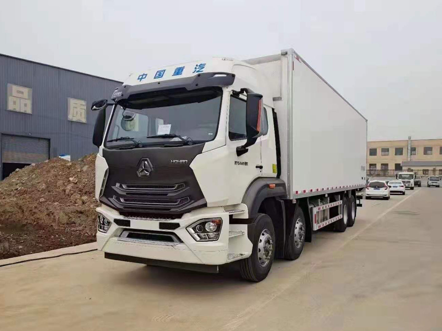 國(guó)六重汽豪瀚前四后八冷藏車