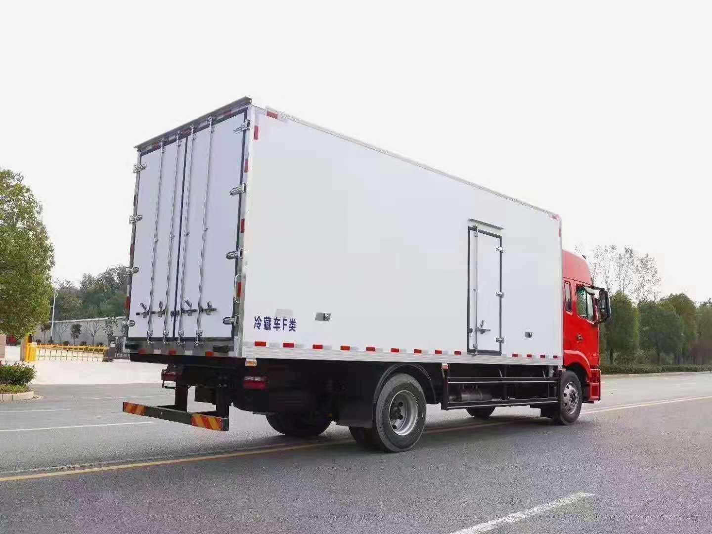 國(guó)六江淮格爾發(fā)6.8米冷藏車(chē)