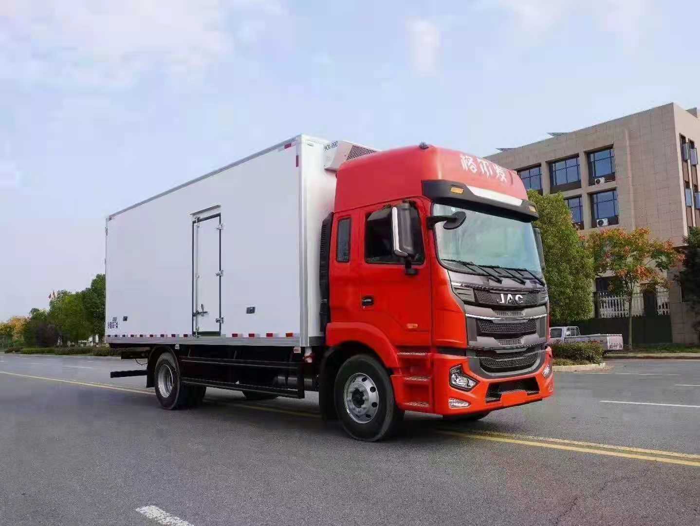 國(guó)六江淮格爾發(fā)6.8米冷藏車(chē)