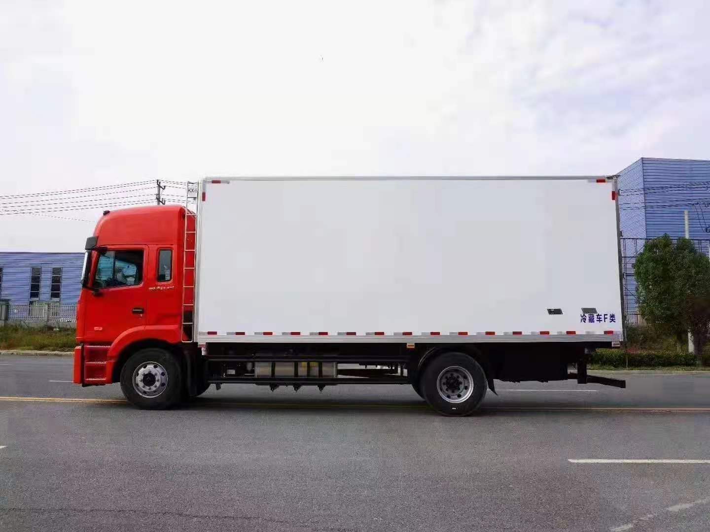 國(guó)六江淮格爾發(fā)6.8米冷藏車(chē)