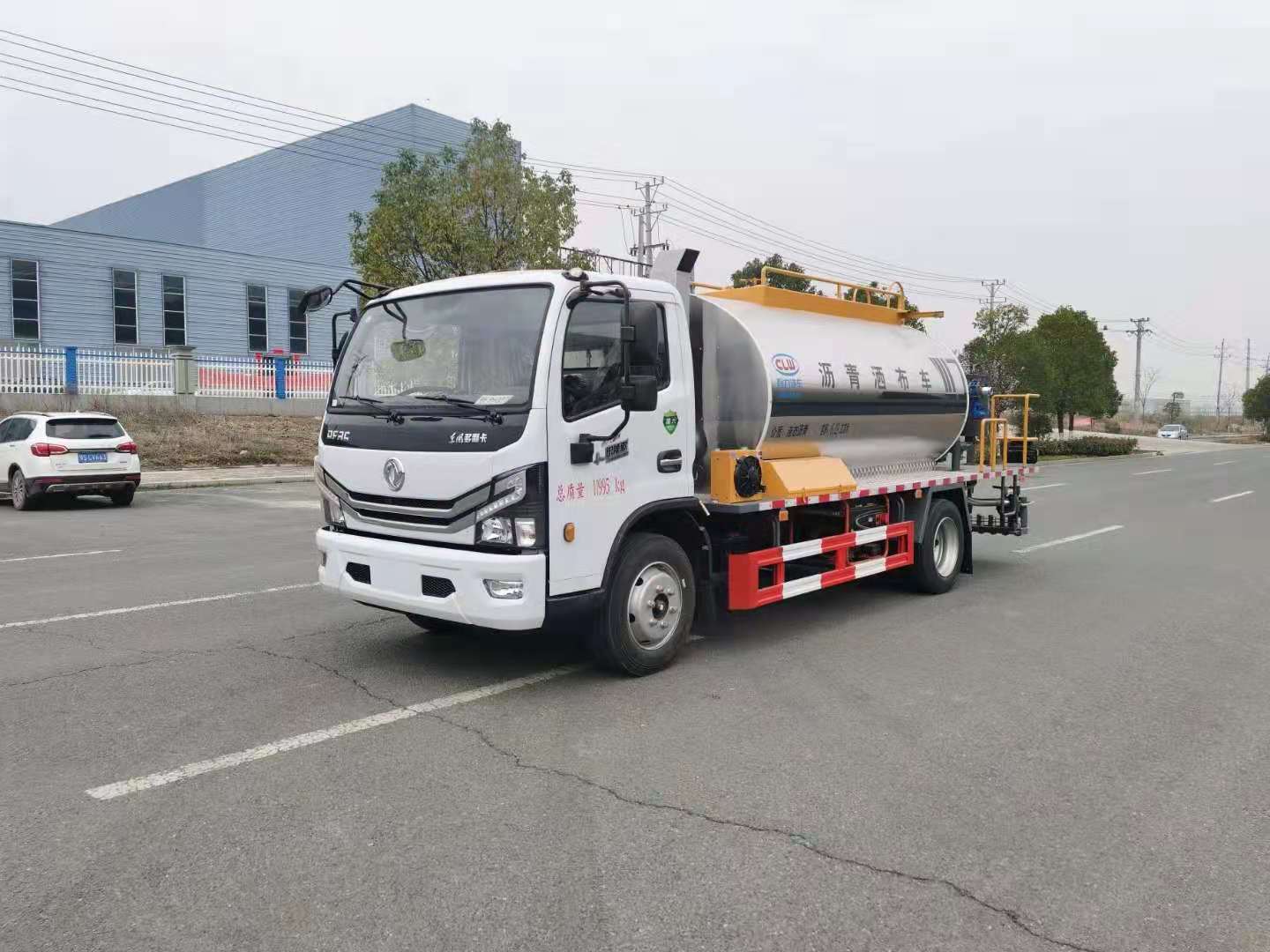瀝青灑布車(chē)