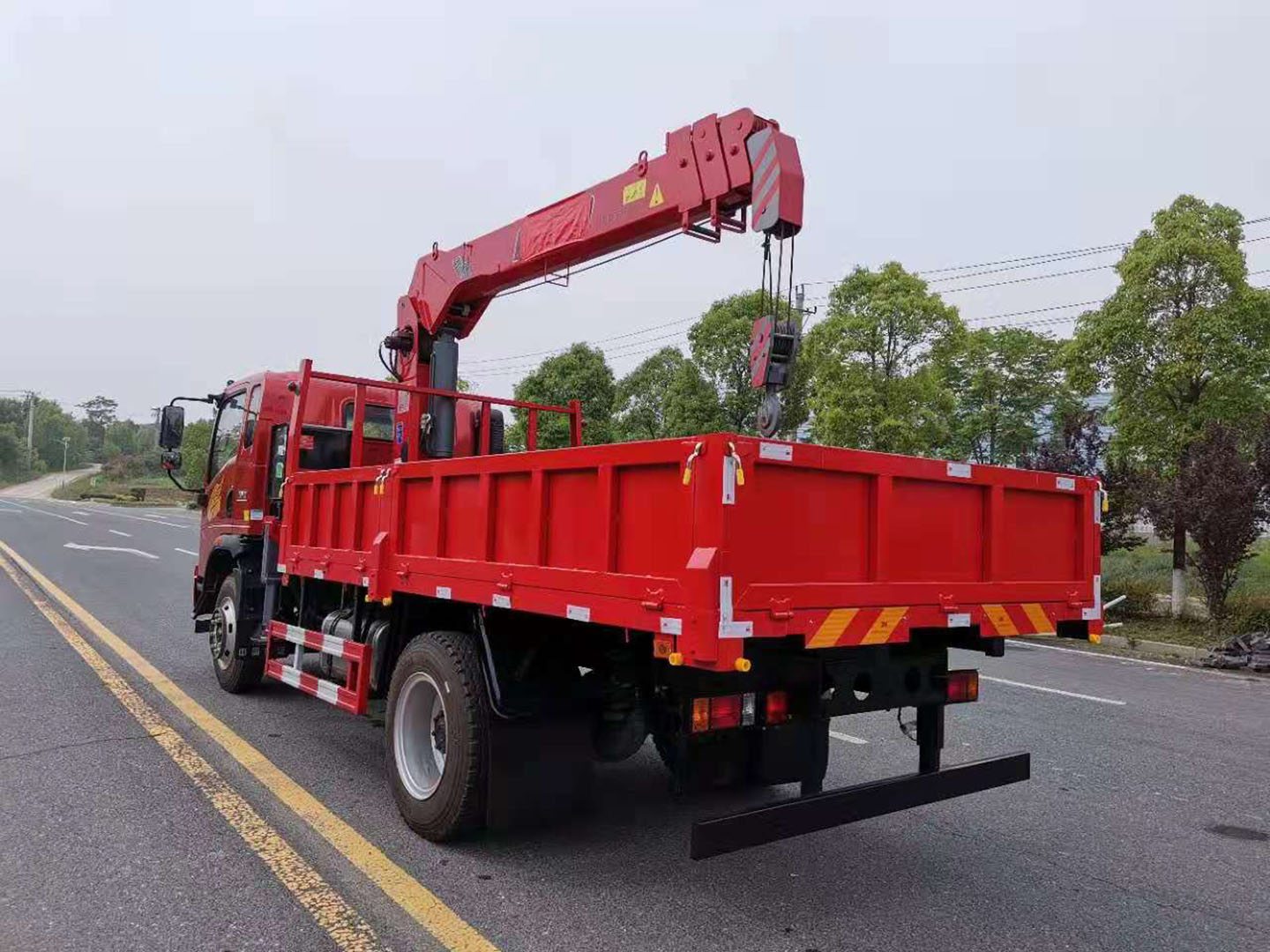 國(guó)六重汽豪曼6.3噸隨車(chē)吊