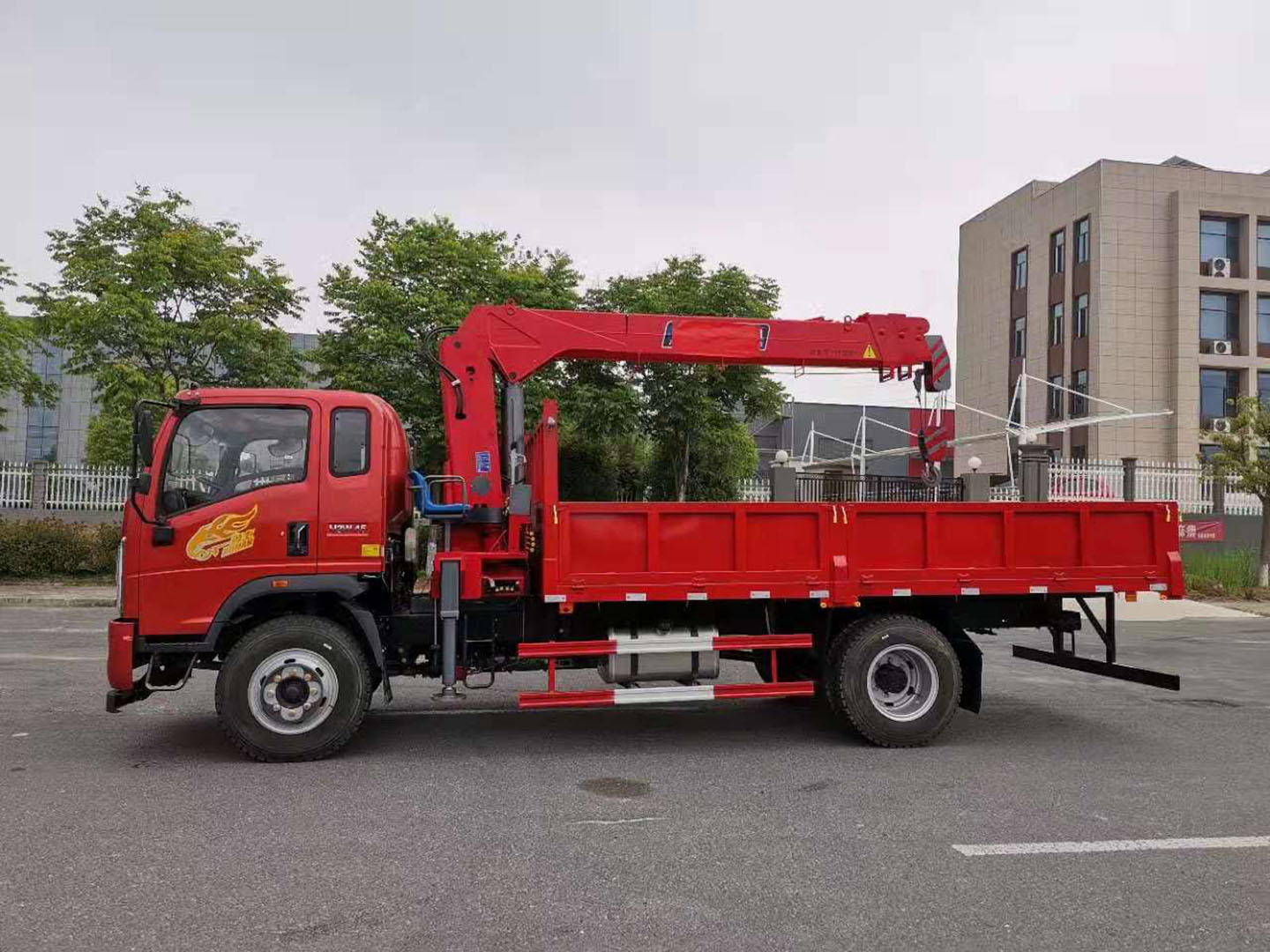 國(guó)六重汽豪曼8噸隨車(chē)吊