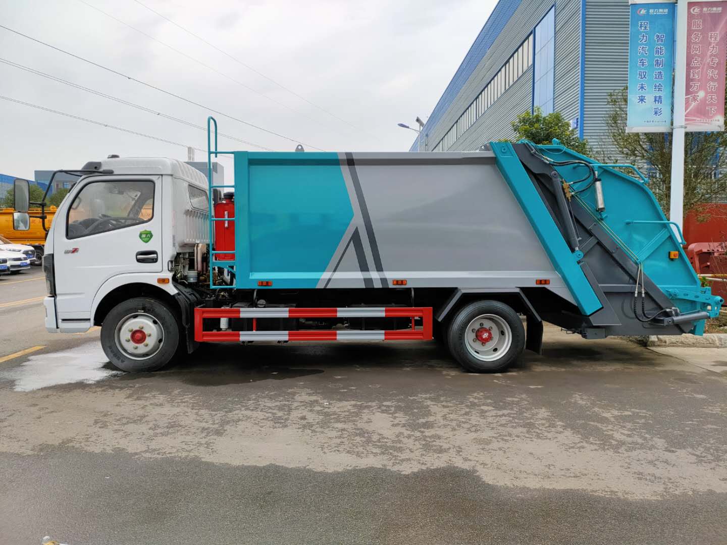 國(guó)六東風(fēng)多利卡壓縮垃圾車(chē)