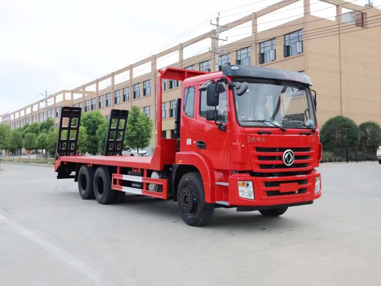國(guó)六東風(fēng)錦程V6后八輪平板運(yùn)輸車