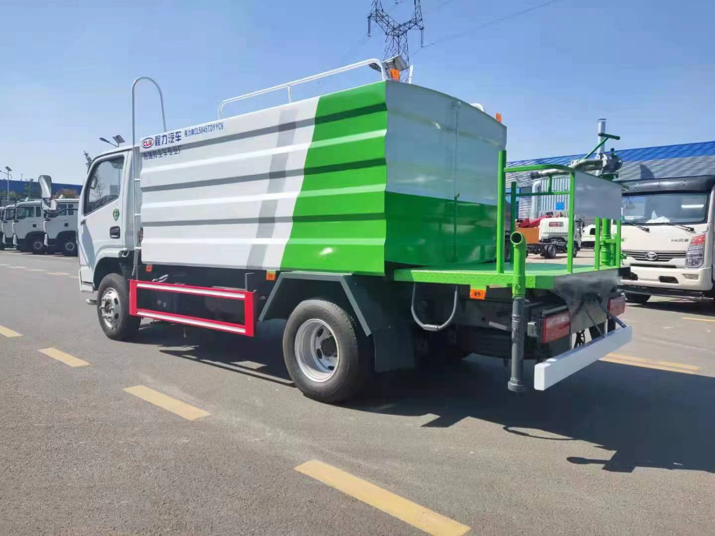 東風(fēng)福瑞卡5-7方灑水車(chē)
