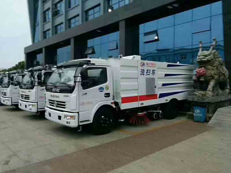 發(fā)往廣西的洗掃車、人行道路面高壓清洗車