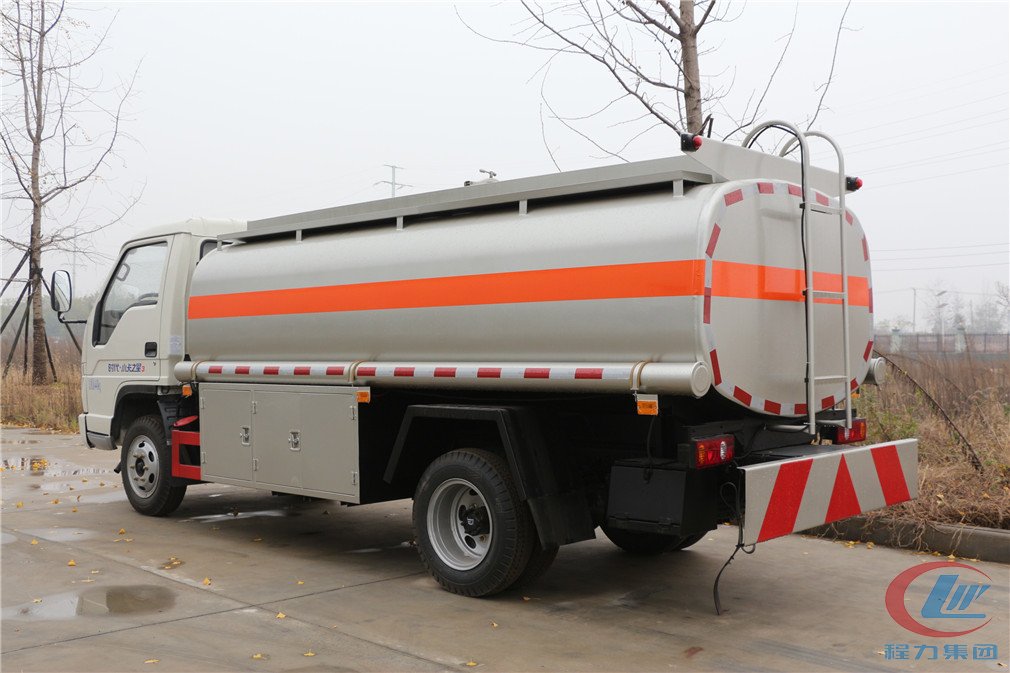 湖北程力福田6方不上戶(hù)加油車(chē)側(cè)面圖