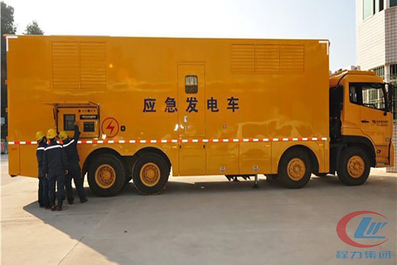 天龍前四后八應(yīng)急發(fā)電車(chē)側(cè)面圖