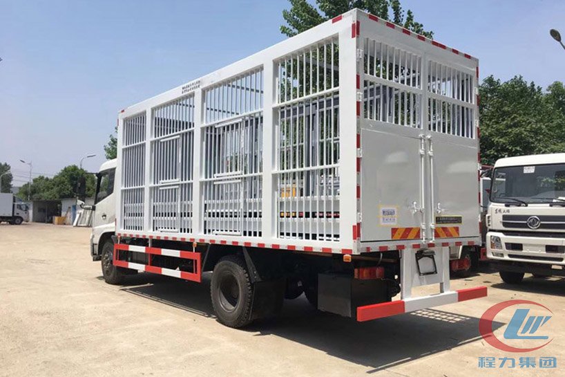 東風(fēng)天錦6米8運(yùn)豬車、畜禽運(yùn)輸車側(cè)面圖