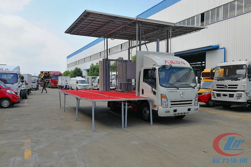 程力集團(tuán)大運(yùn)藍(lán)牌舞臺(tái)車(chē)側(cè)面圖