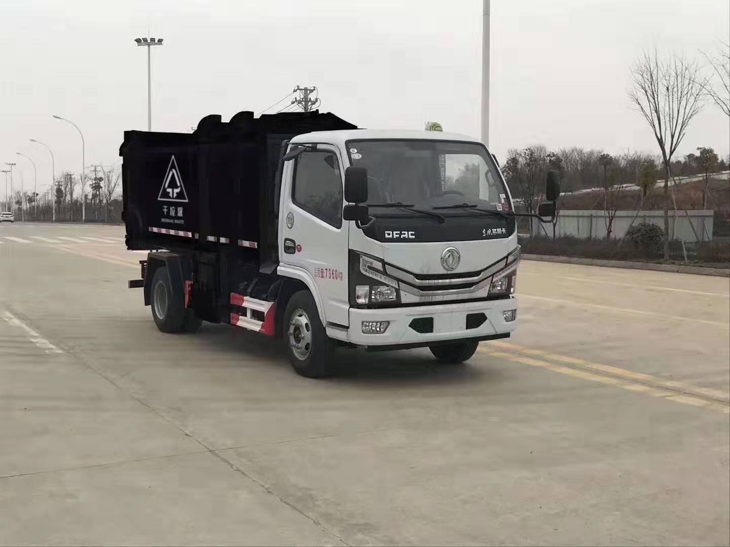 垃圾運(yùn)輸車(chē)