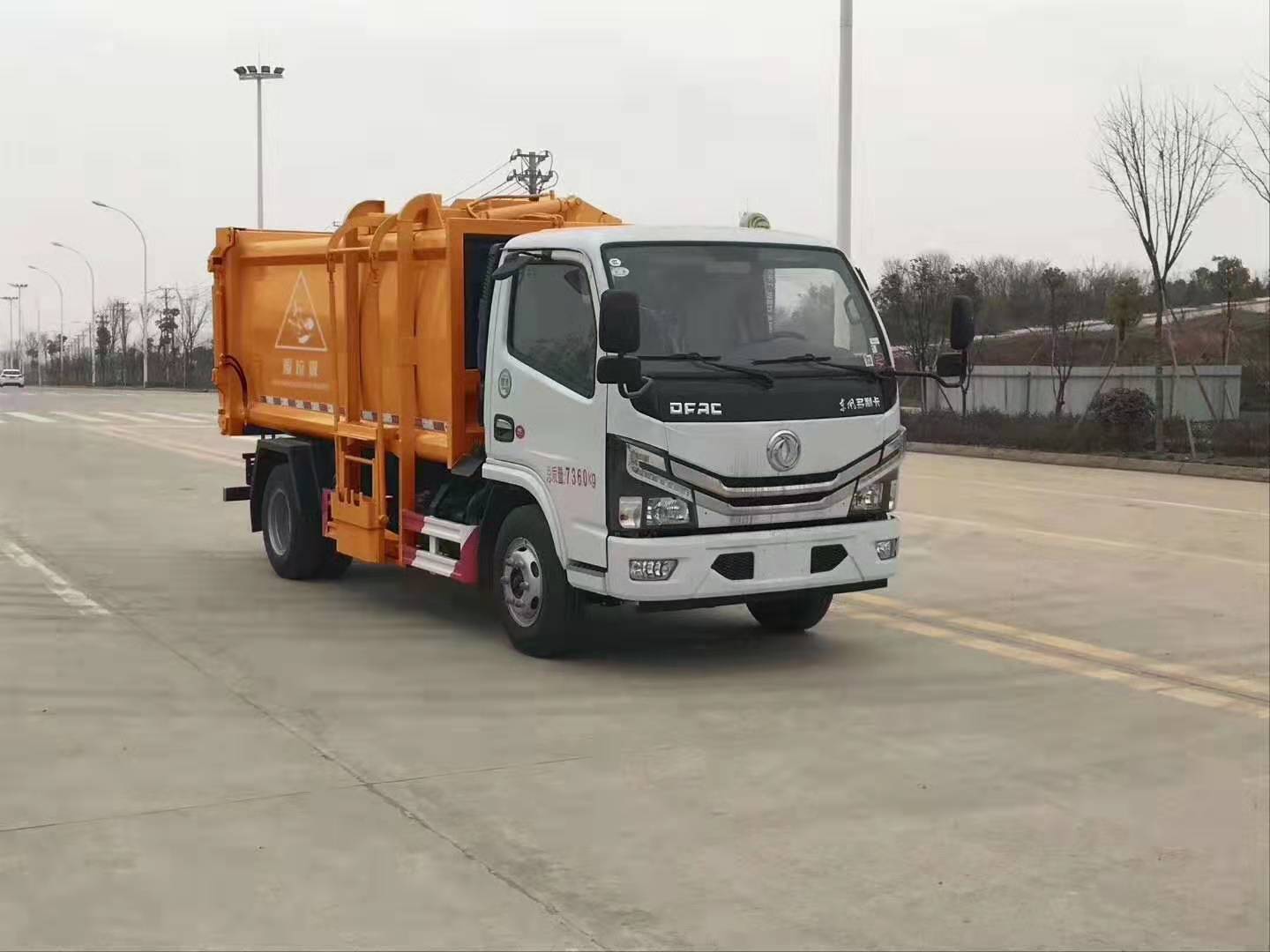 垃圾運(yùn)輸車(chē)