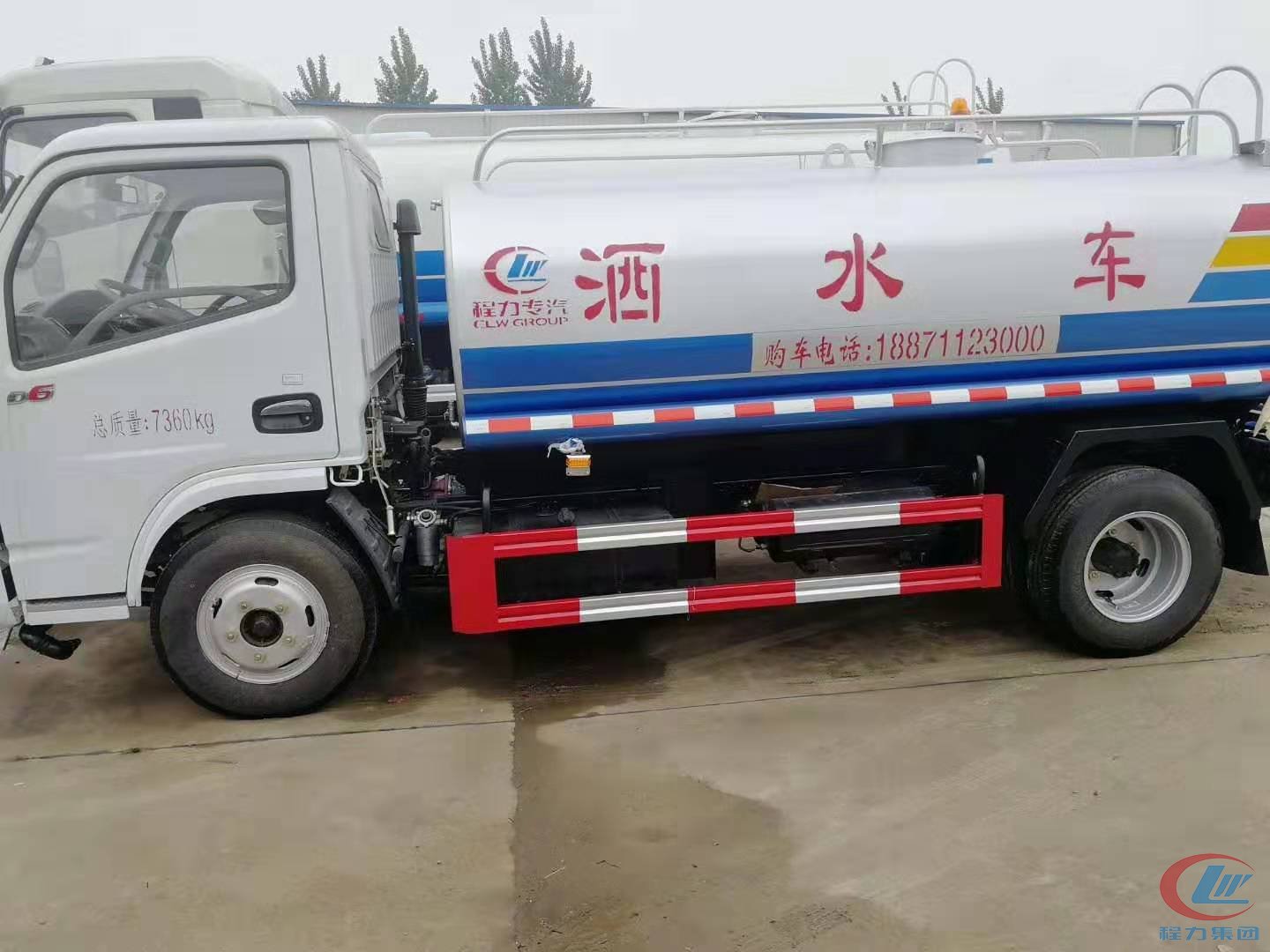 東風(fēng)多利卡D6灑水車(chē)側(cè)面圖