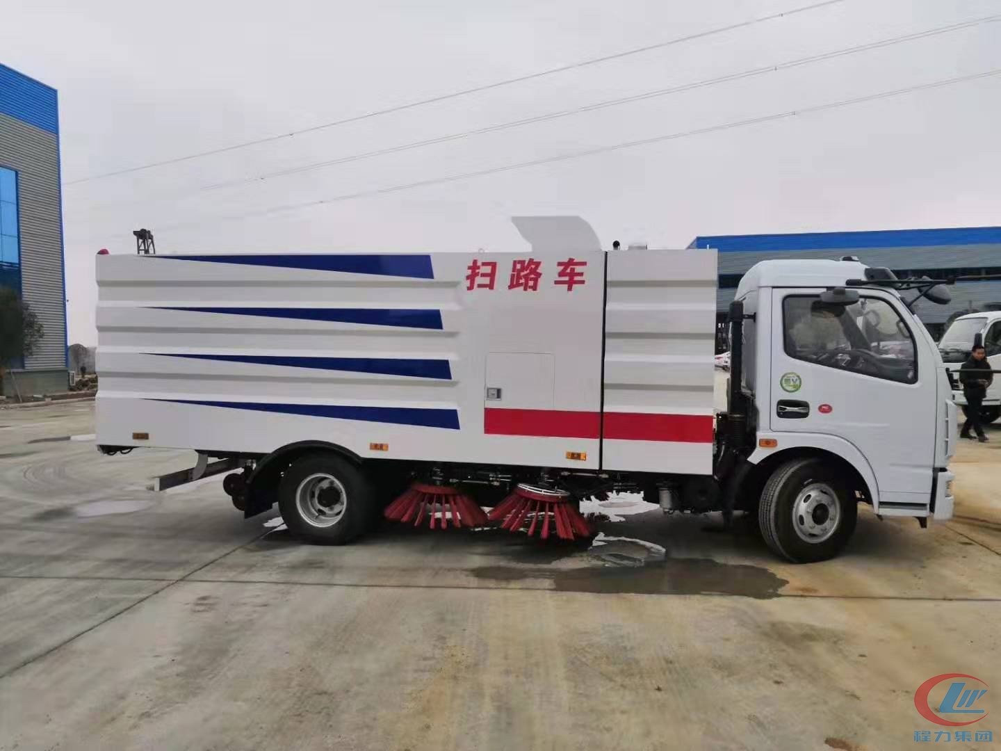 程力東風多利卡D7掃路車側(cè)面圖