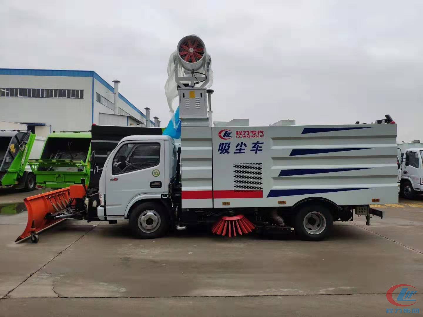 小多利卡D6吸塵車加掃刷，加除雪車，加霧炮