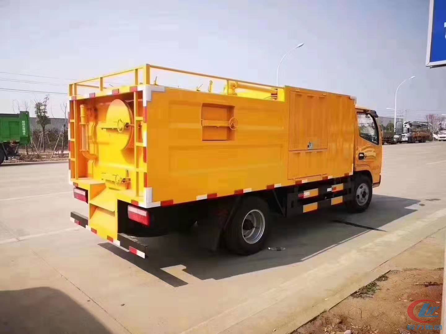 藍牌東風(fēng)多利卡D6污水處理車