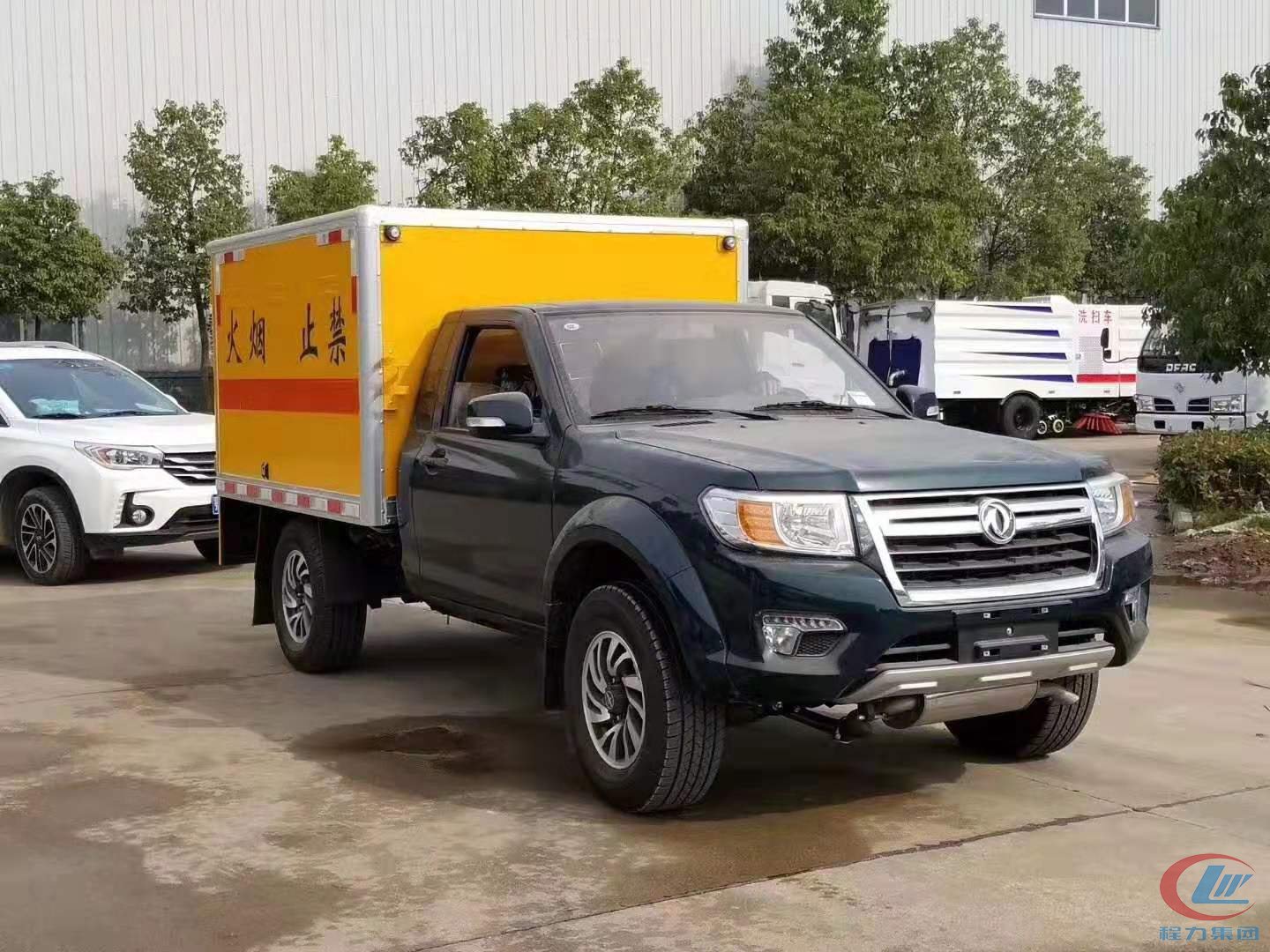 東風(fēng)日產(chǎn)皮卡防爆車（四驅(qū)）側(cè)面圖