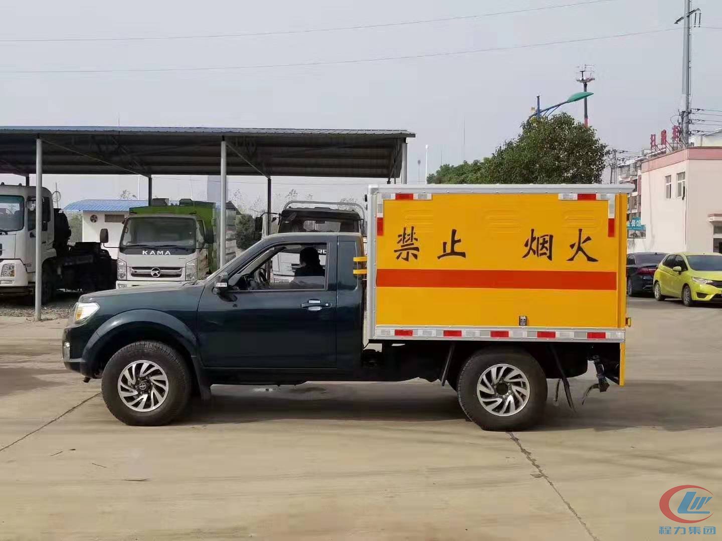 東風(fēng)日產(chǎn)皮卡防爆車（四驅(qū)）側(cè)面圖