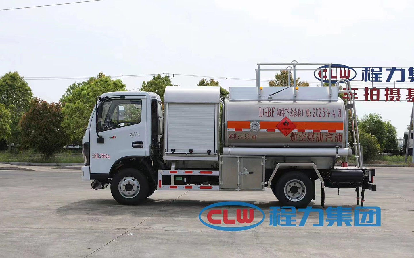 東風(fēng)福瑞卡4立方小型飛機加油車側(cè)面照片