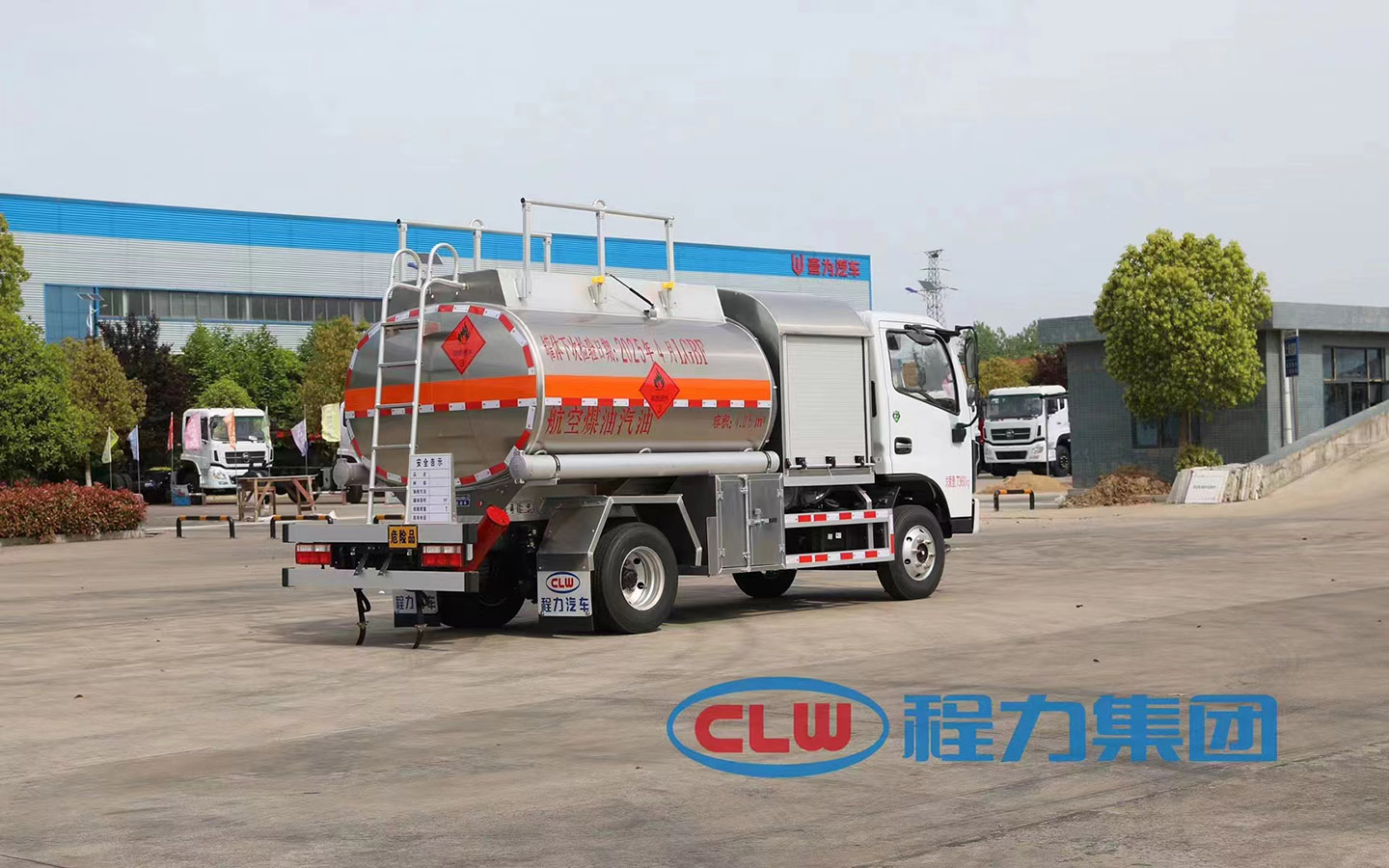 東風(fēng)福瑞卡4立方小型飛機加油車側(cè)面照片