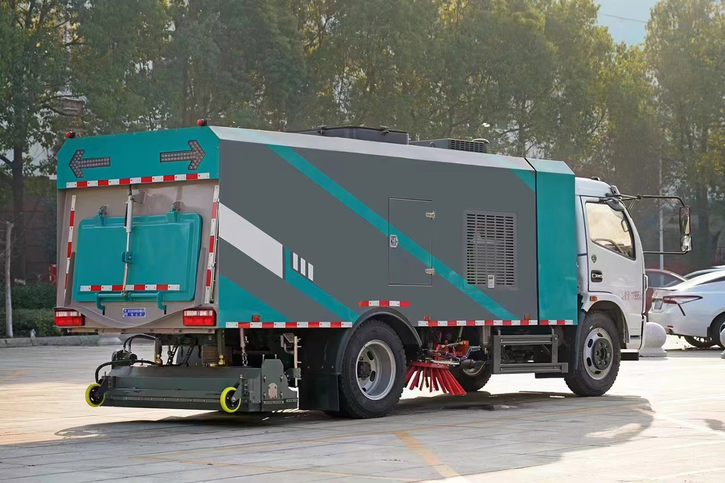 程力東風(fēng)第三代干濕兩用吸塵車，帶洗掃功能和干掃功能
